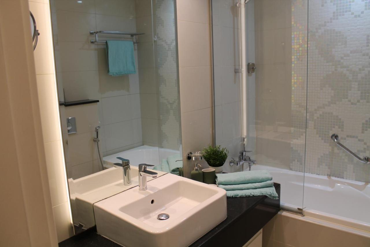 Spacious One Bedroom Close To Burj Khalifa, Dubai Mall In Business Bay Esterno foto